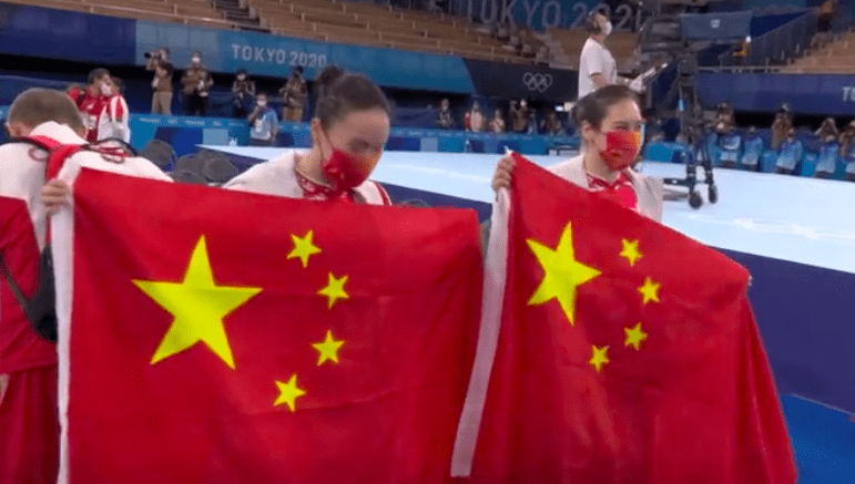0.9分險(xiǎn)勝！中國包攬金銀牌再升兩面五星紅旗，日本美國無緣銅牌